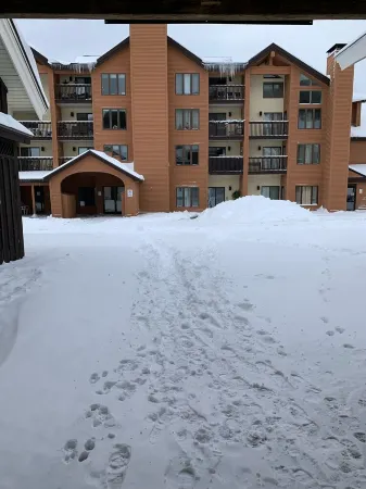 Ground floor entry with ski in/out access to Pico & FREE shuttle to Killington