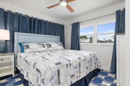 Private 2 BR steps from beach on Casey Key