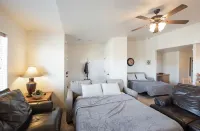 Family and Pet Friendly! Luxurious Backyard Amenities! Jacuzzi! Lots of Parking! Hotels in Moab South Valley