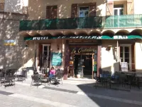 Tastefully renovated village house in Laroque des Alberes. Hotels in Laroque-des-Alberes