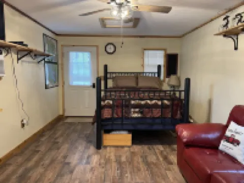 Cozy Cabin on Lake Sam Rayburn w/waterfront access