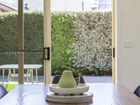 2 Bedroom Unit - Short Walk To The Beach - Pet Friendly