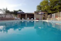 Uzès : l'Olivier Apartment in a Farmhouse 10 Minutes' Walk from the Town Center