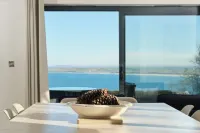 Newly renovated 4 en-suite bedrooms, panoramic sea views, Hot Tub, EV charger - 4-نجوم