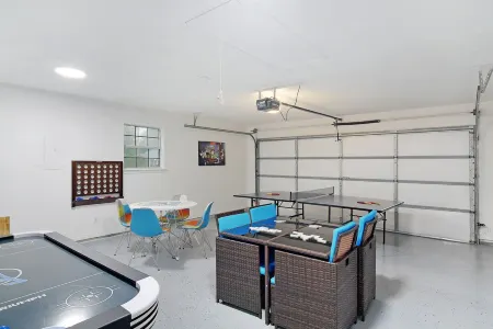 Great game room! minutes from the beach and casino