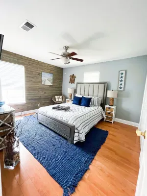 Fisherman's Paradise Camp House with Waterfront 125ft dock!