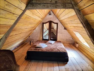 Chapel / romantic dinette by the fire in winter, by the water in summer Hotels near Mortagne au Perche