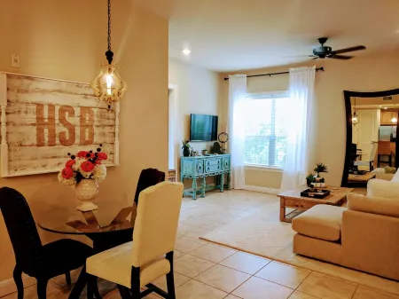 🌺Relaxing Lakeside Luxury Waters Condo @HSB Resort Next to Marina Pool Hot Tub Отели рядом с достопримечательностью «Horseshoe Bay Resort - Ram Rock Course»