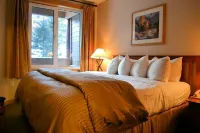 Quiet Luxury Juniper Springs Lodge Ski In/Out #230 sleeps 6 A/C