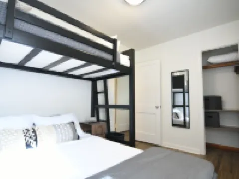 2 Bedroom Cul De Sac Cottage in Town Hotels in Ogle County