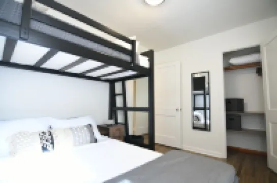 2 Bedroom Cul De Sac Cottage in Town