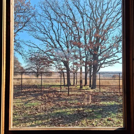 Loft cabin close to Pioneer Woman's Mercantile