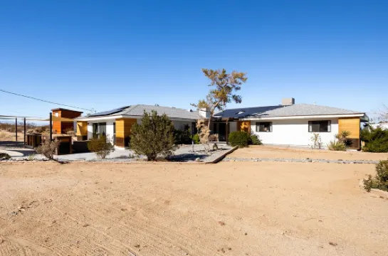 5 Acre Elegant Villa, Pool, Ebikes, Game Room, and Walk to JT National Park