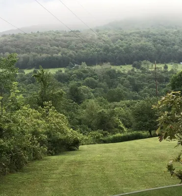 Beautiful 2nd story apartment 10 minutes from 2 state parks.