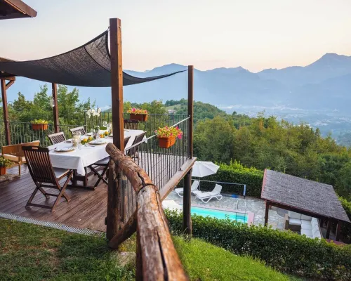 Stunning hilltop Tuscan farmhouse.  Private pool with spectacular views. Các khách sạn ở Barga