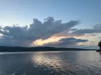 Lovely Honeoye Lake home w/gorgeous sunsets! Family Friendly-Deck, dock, kayaks!