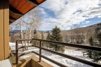 Bright & Airy Modern Cozy Condo in the Heart of Snowmass Village