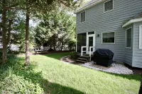 ONLY A 7 MINUTE WALK TO THE BEACH! Hotels in Bethany Beach