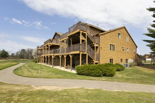 Luxury Lakeside living at Northern Bay Resort. Houses 13 with Exclusive BunkRoom