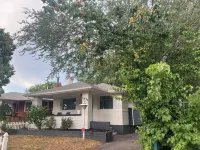 Updated Downtown Bungalow 住宿飯店