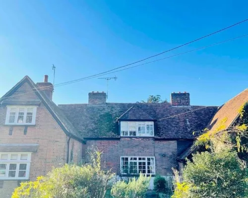 A quirky character cottage on the edge of the New Forest Hotels in Eling