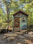 Tiny House~Creeks & River Nearby