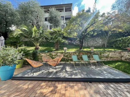 PANORAMIC APARTMENT SITUATED IN THE TOWN CENTER WITH LAKE VIEW