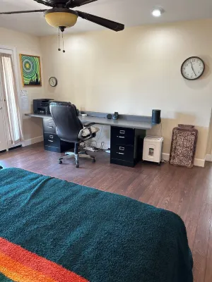 Kingsview Luxury Retreat above the City 1 King Bed 2 Queen Beds