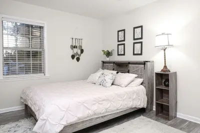 Chateau De Riviera Unit 4. Water front! Cozy Condo on the Chattahoochee River.