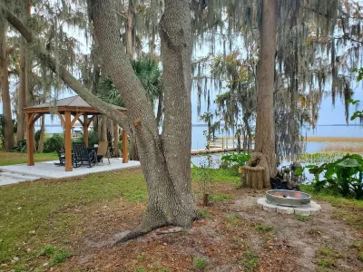 Lakefront Magic Wilderness Cabin