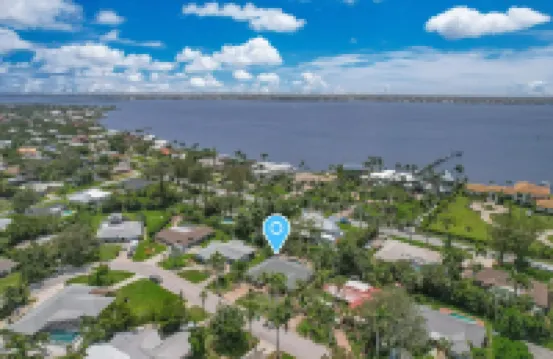 Luxury Pool & Spa Home near Beachs and Downtown. Enjoy fruit trees on property. 麥格雷戈酒店