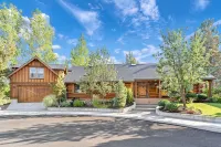 Lodge Vibes in the City - Large Log Home Tumalo Community Church 주변 호텔