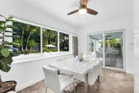 Newly Remodeled Beach Area Villa Cabana with Heated Pool