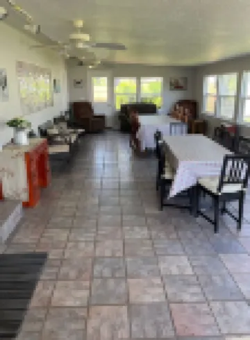 Charming turn of the century Farmhouse near Silver Falls State Park and wineries