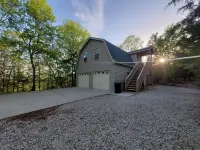 BREEZY & LUCKY'S: Lakeview Home & Cottage on 5 Acres! Close to Marina.
