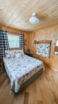 Hilltop Hideaway- Cozy updated waterfront retreat on Tiger Cat Chain of Lakes