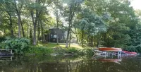 Enjoy a getaway on the scenic Housatonic River/Lake Lilinonah in New Milford, CT