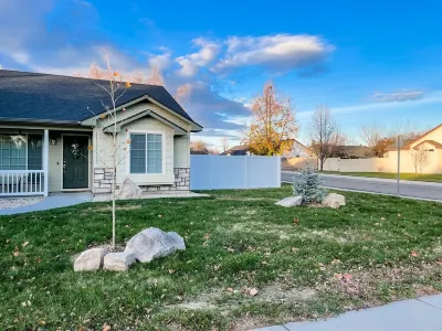 Clean, Comfy and Family Friendly Home (away from home) Hotels near Walgreens