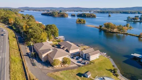 2/2 Condo on Lake Hamilton - Great Location! 10% discount on 7 night rental Hotels in Lake Hamilton