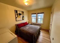 Rustic home only 5 minutes from Lake Sakakawea & Missouri River! Pet-friendly.