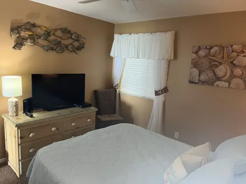 Waterfront Condominium - Apollo #902