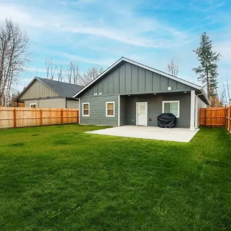 Spacious game house minutes to downtown Sandpoint and Schweitzer Mountain