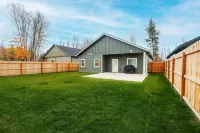 Spacious game house minutes to downtown Sandpoint and Schweitzer Mountain