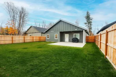 Spacious game house minutes to downtown Sandpoint and Schweitzer Mountain