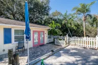 🍹🌞 Cabana Paradise! Heated Pool, Poolside TV and Tiki Bar, Near Beaches!