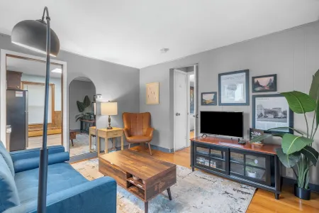 Manchester 1-Bedroom Oasis APT Near Downtown Main Street. Pet-Friendly! Отели рядом с достопримечательностью «Savers»