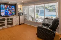 Bridle Trails Bedroom With Private Entrance