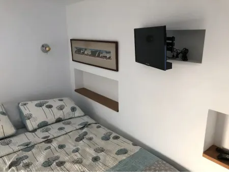 Private, Clean LOFT w PRIVATE COURTYARD/ENTRANCE in Venice Beach w Kitchen Отели рядом с достопримечательностью «Дорожка вдоль венецианских каналов»