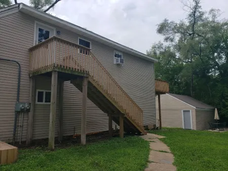 2br updated private entrance upstairs