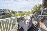 Cape Happy Hour on pond w/Gulf View: 115 steps to beach and beachfront pool